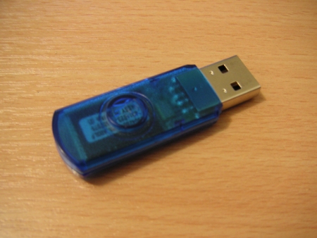 memory-stick-cover-on