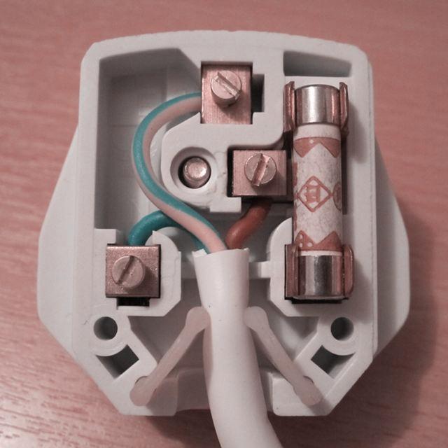 Plug wiring colour scheme