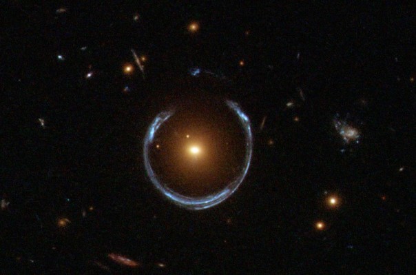 A_Horseshoe_Einstein_Ring_from_Hubble